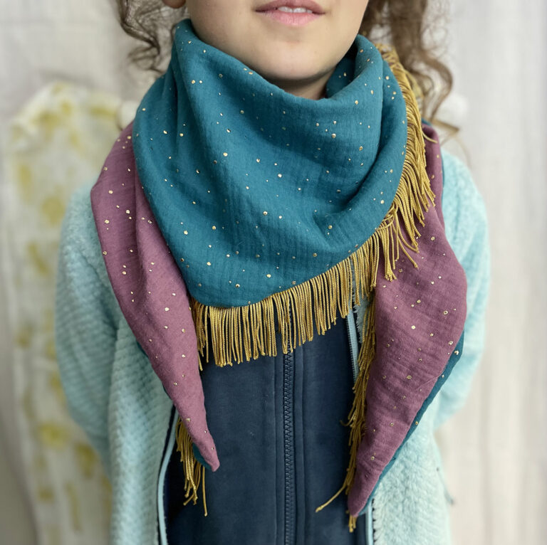 enfant stage couture realisation chèche à frange